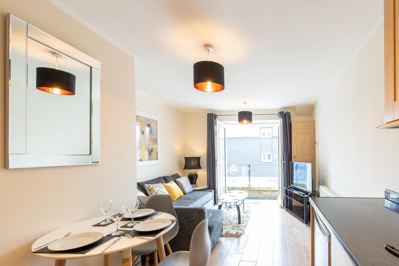 1-Bedroom Apartment With Balcony, 霍兹登 外观 照片
