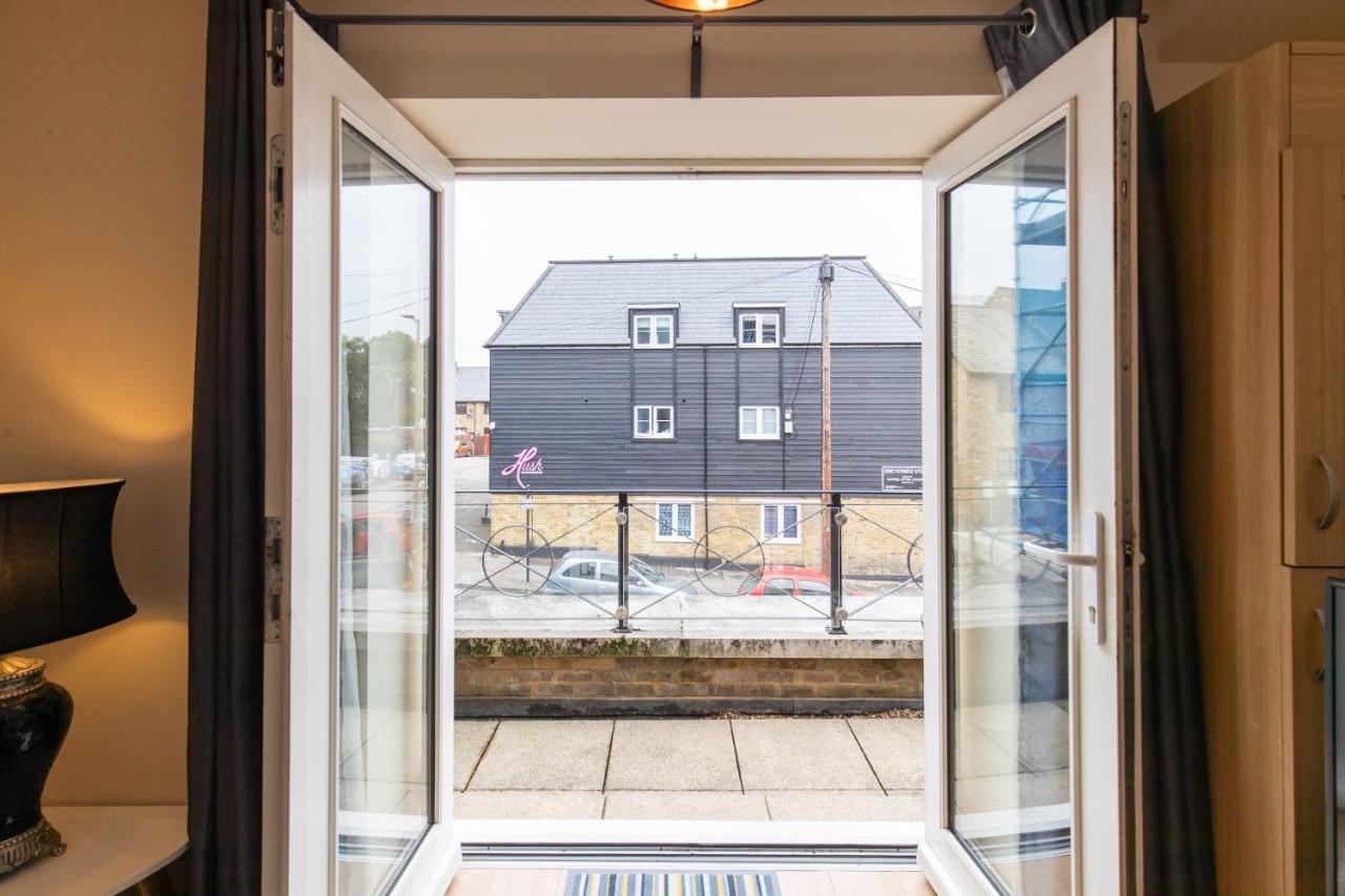1-Bedroom Apartment With Balcony, 霍兹登 外观 照片